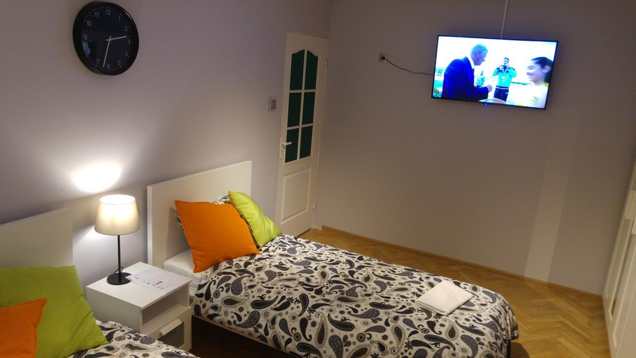 Rent0Nline Niepodleglosci Rooms Metro Varsóvia Exterior foto